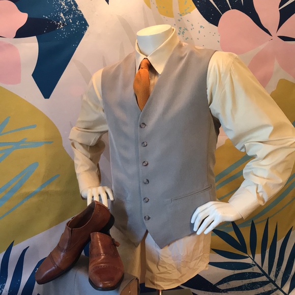 Claiborne Vest - Picture 12 of 17